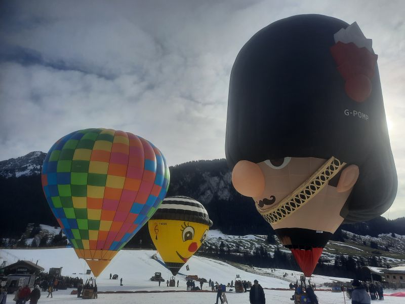 Fichier:Scene decollages de ballons.jpg