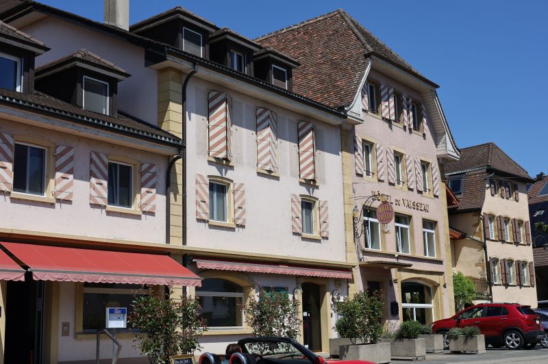 Fichier:Vollet suisses NE.jpg