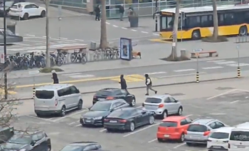 Jogging sur le parking de la gare